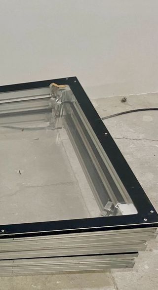 Tarimas Guil con panel de metacrilato