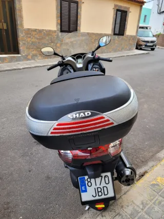 Maxiscooter Automática Plata