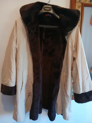 Abrigo beige forro pelo Talla XL