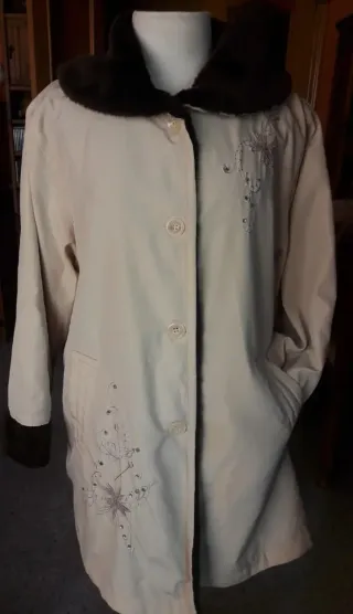 Abrigo beige forro pelo Talla XL