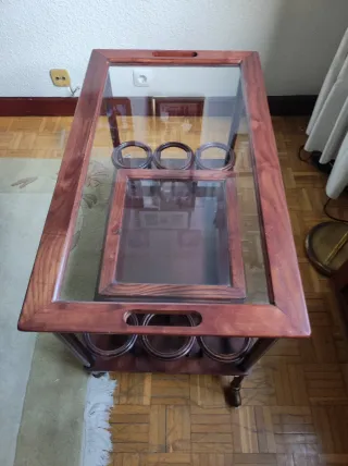 Mesa camarera de madera y cristal