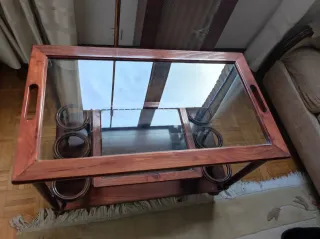 Mesa camarera de madera y cristal