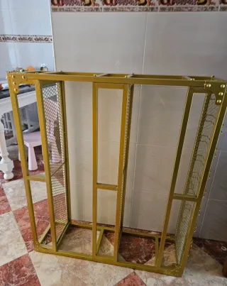 Estantería dorada de 3 baldas