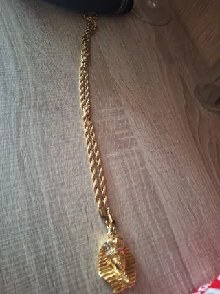 Cadena de oro estilo faraón con diamantes