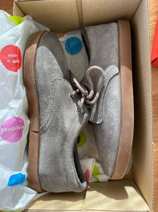 Zapatos Chuchés talla 32 grises