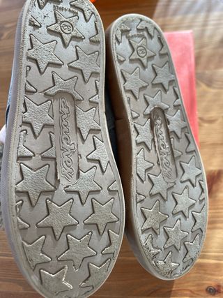 Zapatos Chuchés talla 32 grises