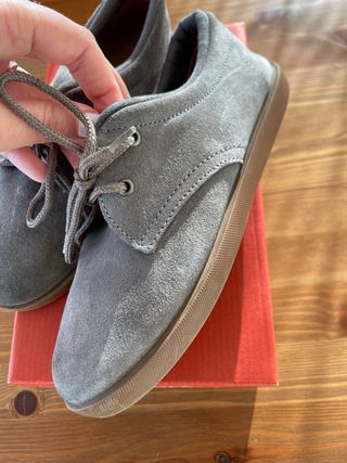 Zapatos Chuchés talla 32 grises