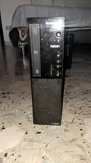 Lenovo ThinkCentre PC Fisso Nero