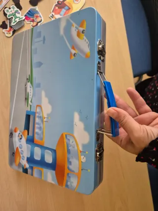 Maletín metálico infantil aviones imanes