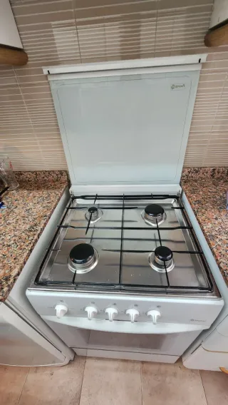 Cocina Balay 4 quemadores a gas