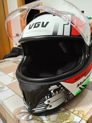 Casco de moto integral diseño deportivo
