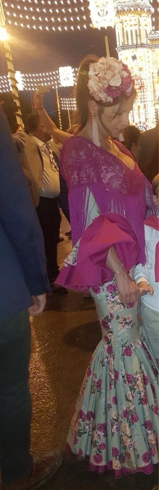 Traje de flamenca beige y rosa