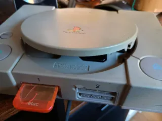 Consola Sony Playstation + 2 mandos dual shock