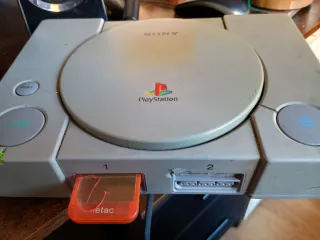 Consola Sony Playstation + 2 mandos dual shock