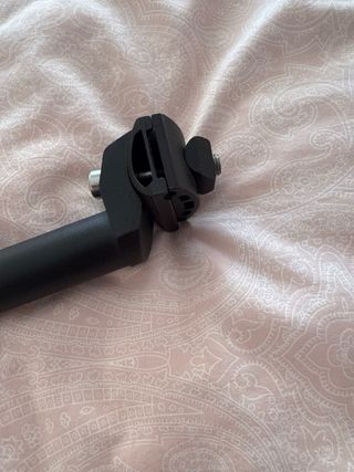 Tija de sillín de bicicleta negra