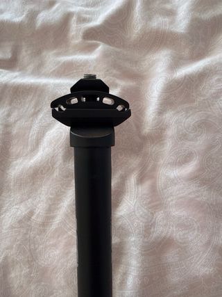 Tija de sillín de bicicleta negra