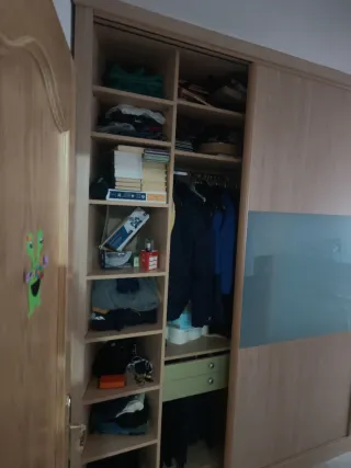 Armario puertas correderas madera y cristal