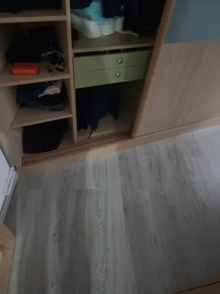 Armario puertas correderas madera y cristal