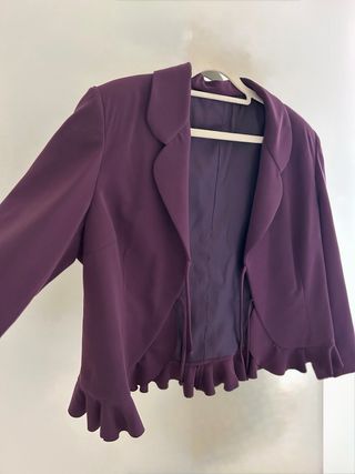Conjunto chaqueta y vestido morado