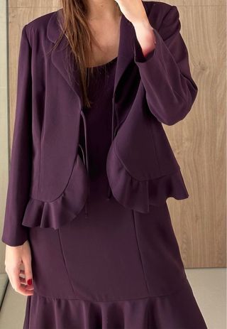 Conjunto chaqueta y vestido morado