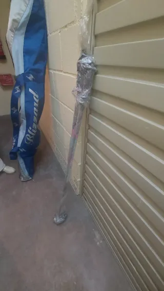 Esquís Salomon con  fijaciones  ocho días de uso