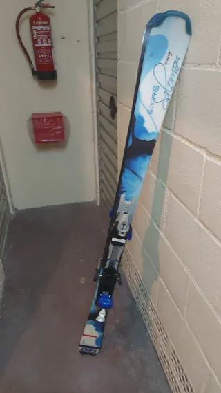 Esquís Salomon con  fijaciones  ocho días de uso