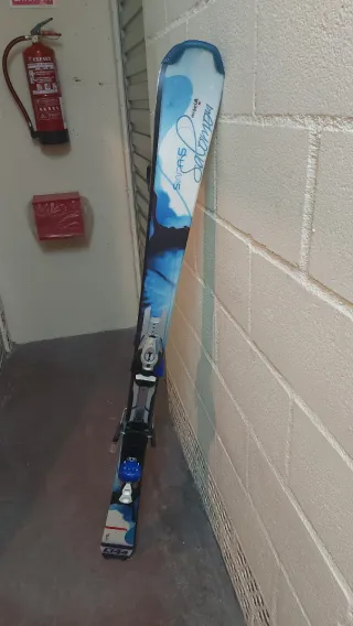 Esquís Salomon con  fijaciones  ocho días de uso