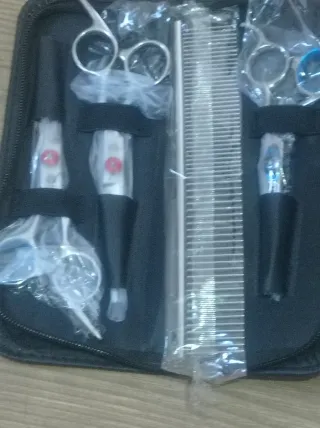 Estuche de tijeras y peine