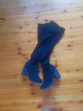 Botas altas de ante negras