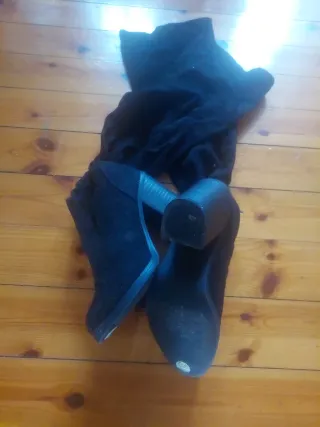 Botas altas de ante negras