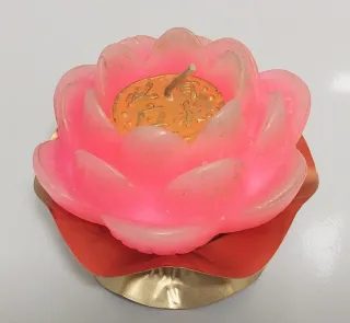 Vela Flor de Loto con Palmatoria Dorada