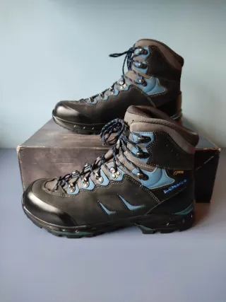 Botas de montaña Lowa Camino