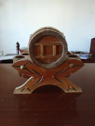 Mini barril de madera decorativo