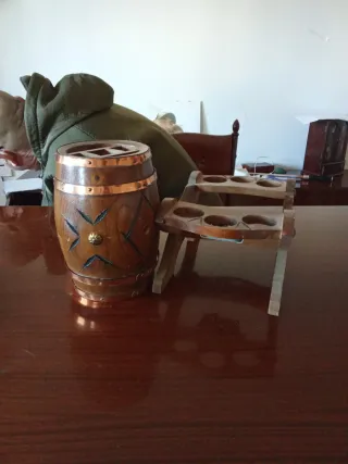 Mini barril de madera decorativo