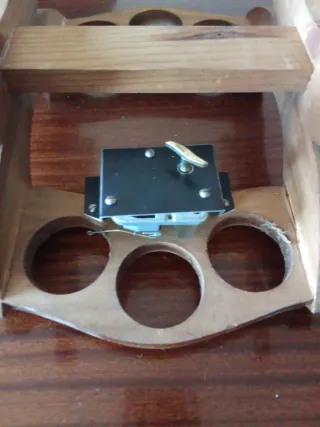 Mini barril de madera decorativo