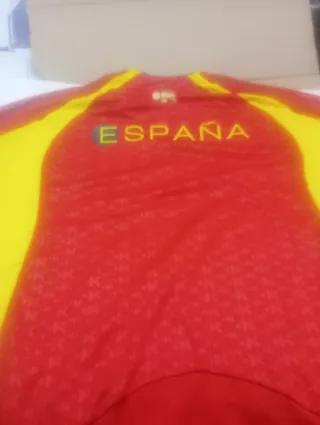 Maglietta Kipsta Spagna Rossa e Gialla