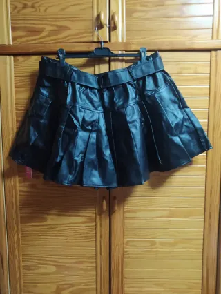 Falda corta gótica negra de tablas PU Faux leather