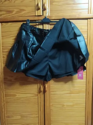 Falda corta gótica negra de tablas PU Faux leather