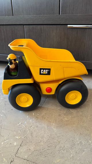Camión Volquete Amarillo CATERPILAR