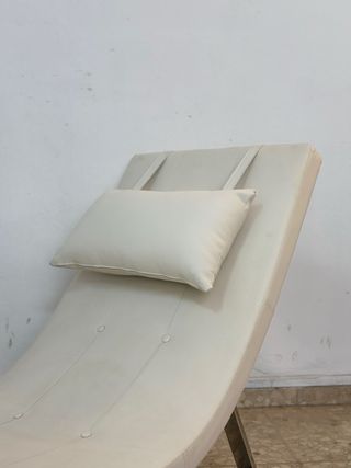 Sillón relax cuero blanco y metal