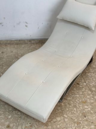 Sillón relax cuero blanco y metal