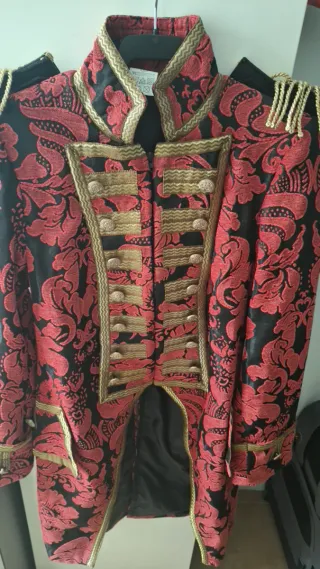 Chaqueta Bonita Roja y Dorada