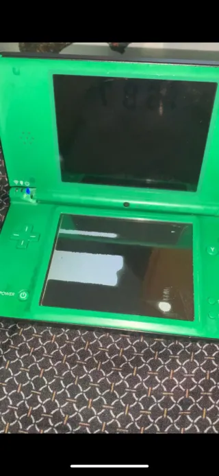 Pacchetto 2x Nintendo DSi XL (Verde e Rosso) - Riparazione