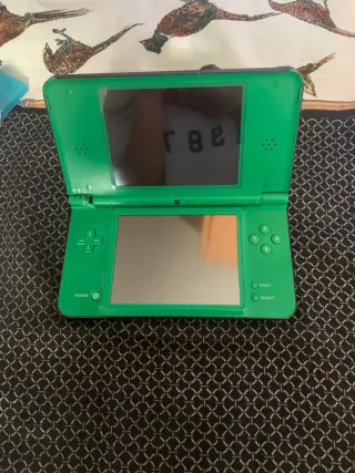 Pacchetto 2x Nintendo DSi XL (Verde e Rosso) - Riparazione