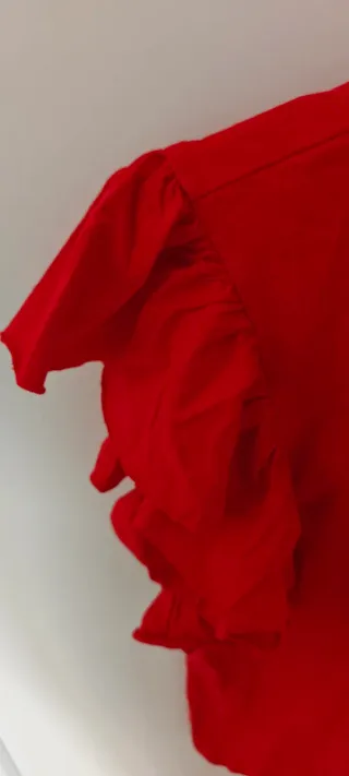 Camiseta Zara volantes roja Talla M