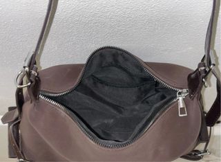 Borsa tracolla pelle lucida marrone anelli fibbie