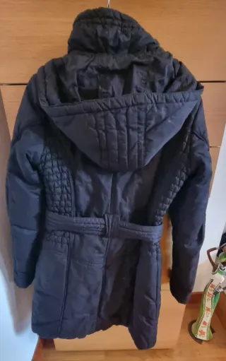 Abrigo negro Stradivarius Talla M