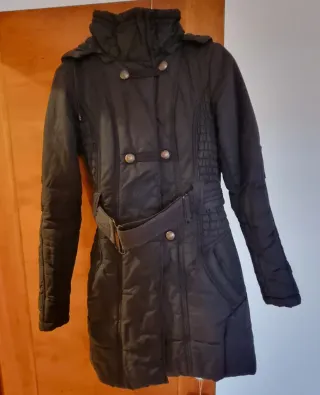 Abrigo negro Stradivarius Talla M