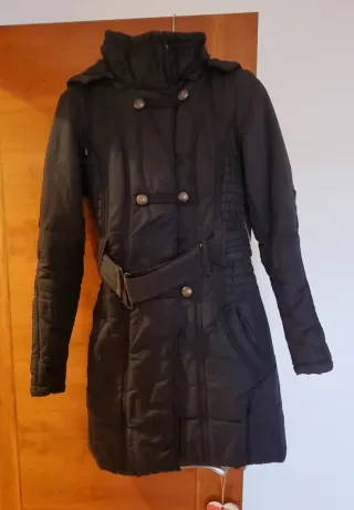 Abrigo negro Stradivarius Talla M