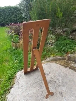 Antiguo expositor atril soporte de madera de suelo